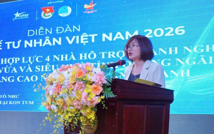 Bà Nguyễn Tố Như trình bày tham luận tại chương trình.