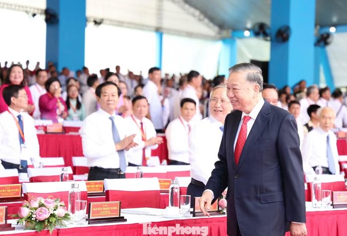 Tổng Bí thư, Chủ tịch nước Tô Lâm đến dự chương trình Lễ kỷ niệm 50 năm Ngày thành phố Sài Gòn - Gia Định chính thức vinh dự mang tên Chủ tịch Hồ Chí Minh.
