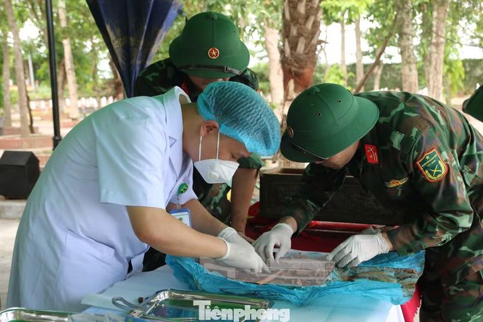 Các tổ công tác thực hiện thu thập mẫu sinh phẩm theo quy trình nghiêm ngặt, bảo đảm cơ sở pháp lý phục vụ giám định ADN.