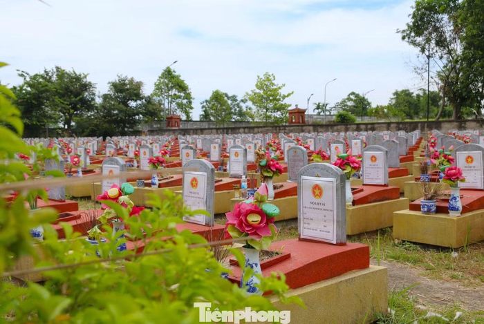 Theo Bộ Chỉ huy Quân sự tỉnh Nghệ An, toàn tỉnh hiện quản lý 116 nghĩa trang liệt sĩ với 21.324 phần mộ, trong đó còn 2.333 phần mộ chưa xác định được thông tin cần lấy mẫu sinh phẩm để giám định ADN.