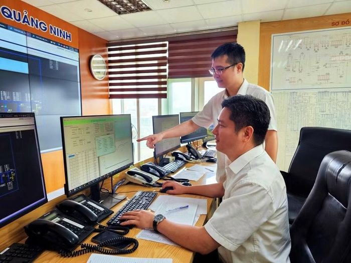 Hai kỹ sư trẻ Cao Hồng Lĩnh và Vũ Việt Hồng nghiên cứu thành công ứng dụng dụng mô hình học máy LightGBM vào công tác dự báo phụ tải