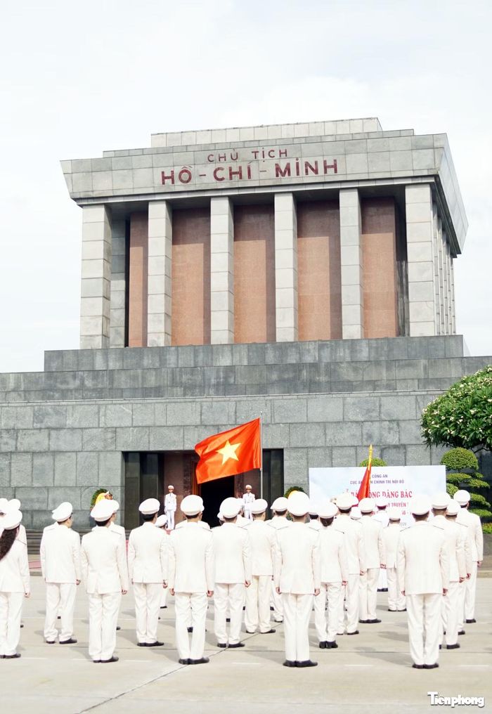 Trong 80 năm qua, Đảng ủy, lãnh đạo và cán bộ, chiến sĩ Cục An ninh chính trị nội bộ luôn phát huy bản chất cách mạng và truyền thống vẻ vang của đơn vị Anh hùng, trung thành tuyệt đối với Đảng Cộng sản Việt Nam, mưu trí, sáng tạo, vượt mọi khó khăn, thách thức; đoàn kết, thống nhất xây dựng đơn vị trong sạch, vững mạnh. Toàn lực lượng luôn bám sát chỉ đạo của Đảng ủy Công an Trung ương, lãnh đạo Bộ Công an, hoàn thành xuất sắc mọi nhiệm vụ được giao, góp phần giữ vững ổn định chính trị, bảo đảm vững chắc trận địa an ninh chính trị nội bộ, góp phần không nhỏ trong sự nghiệp bảo vệ Đảng, Nhà nước và Nhân dân, tô thắm lá cờ truyền thống Anh hùng của Công an nhân dân Việt Nam.