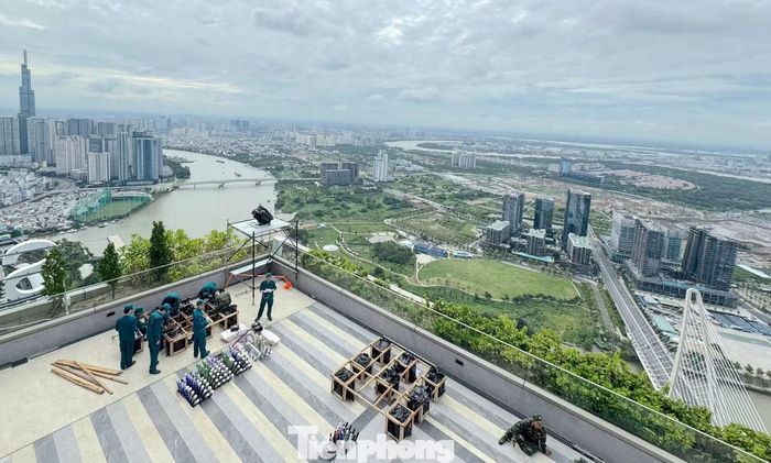 Tại điểm tòa nhà Saigon Marina IFC (phường Sài Gòn), chương trình sẽ sử dụng 90 giàn pháo hoa tầm thấp kết hợp hơn 12.000 ống hỏa thuật, góp phần tạo nên màn trình diễn đa tầng, đa sắc màu. Ảnh: CTV.
