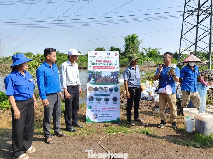 Anh Nguyễn Tấn Quí, Bí thư Chi đoàn Sở Khoa học và Công nghệ chia sẻ, với phương châm lấy chuyên môn phục vụ cộng đồng, tuổi trẻ Sở Khoa học và Công nghệ mong muốn đưa những tiến bộ khoa học và công nghệ đến gần hơn với người dân thông qua các mô hình cụ thể, dễ áp dụng và mang lại hiệu quả thiết thực.