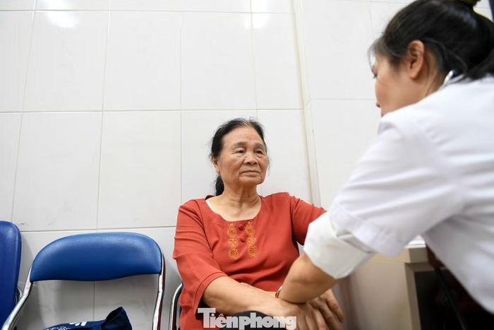 Sau khi hoàn tất các hạng mục khám, kết quả sẽ được trả sau khoảng hai ngày. Mỗi người dân được cấp hồ sơ sức khỏe điện tử tích hợp mã QR để tra cứu kết quả, theo dõi diễn biến sức khỏe và cập nhật thông tin trong các lần khám tiếp theo.