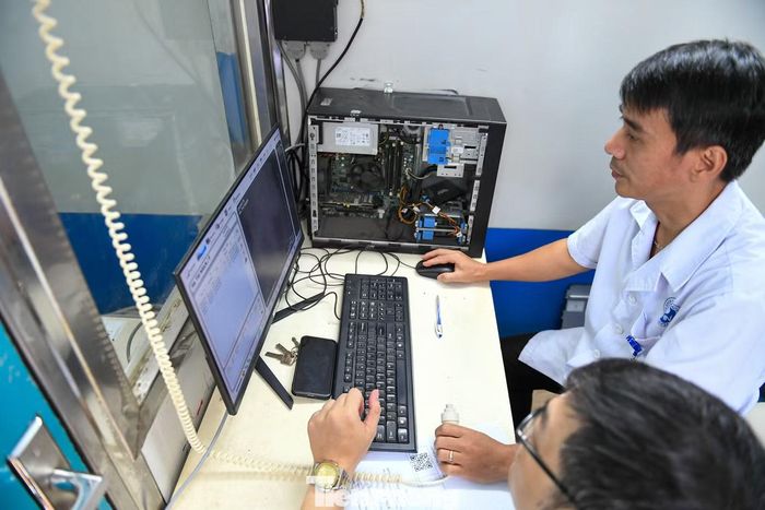 Theo đại diện Trung tâm Y tế phường Giảng Võ, trong ngày đầu triển khai đã có gần 200 người dân đăng ký khám. Đơn vị huy động đầy đủ nhân lực, bố trí các phòng chức năng và trang thiết bị, đồng thời tăng cường nhân viên tại khu vực tiếp đón để hướng dẫn người dân thực hiện đúng quy trình.
