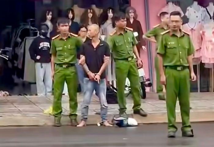 Công an thực nghiệm lại hiện trường vụ án.