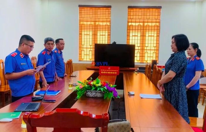 Bà Nguyễn Thị Phương Lan (nguyên Chi Cục trưởng Chi cục Thi hành án dân sự thành phố Đồng Hới) bị khởi tố.