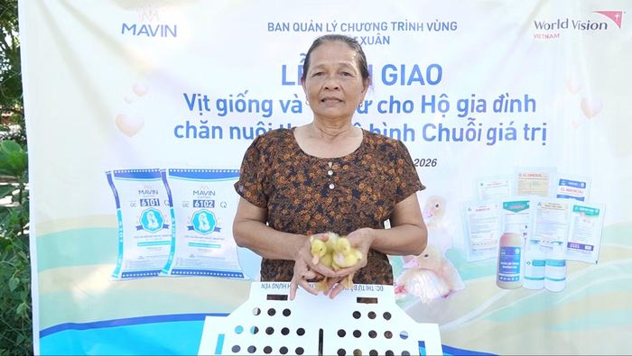 120 hộ tại Vùng Chương trình Như Xuân nhận vịt giống do Mavin hỗ trợ năm 2026, mỗi hộ 100 con.