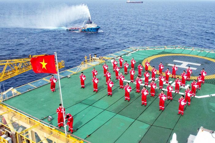 Góp phần bảo đảm an ninh quốc phòng trên biển là một trong những nhiệm vụ trọng yếu của Petrovietnam.
