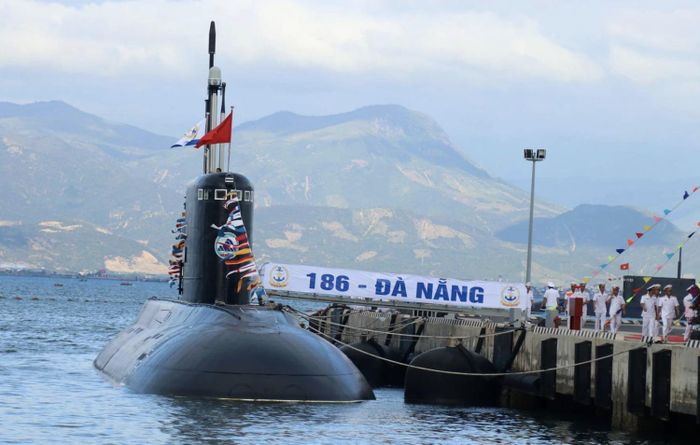 Tàu ngầm Kilo 186 Đà Nẵng đã có nhiều năm triển khai sử dụng nhiên liệu đặc chủng sản xuất từ NMLD Dung Quất.