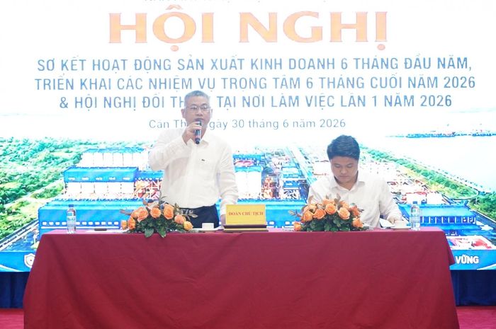 Đoàn Chủ tịch điều hành Hội nghị.
