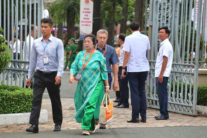 Đại biểu vào tham dự sự kiện.