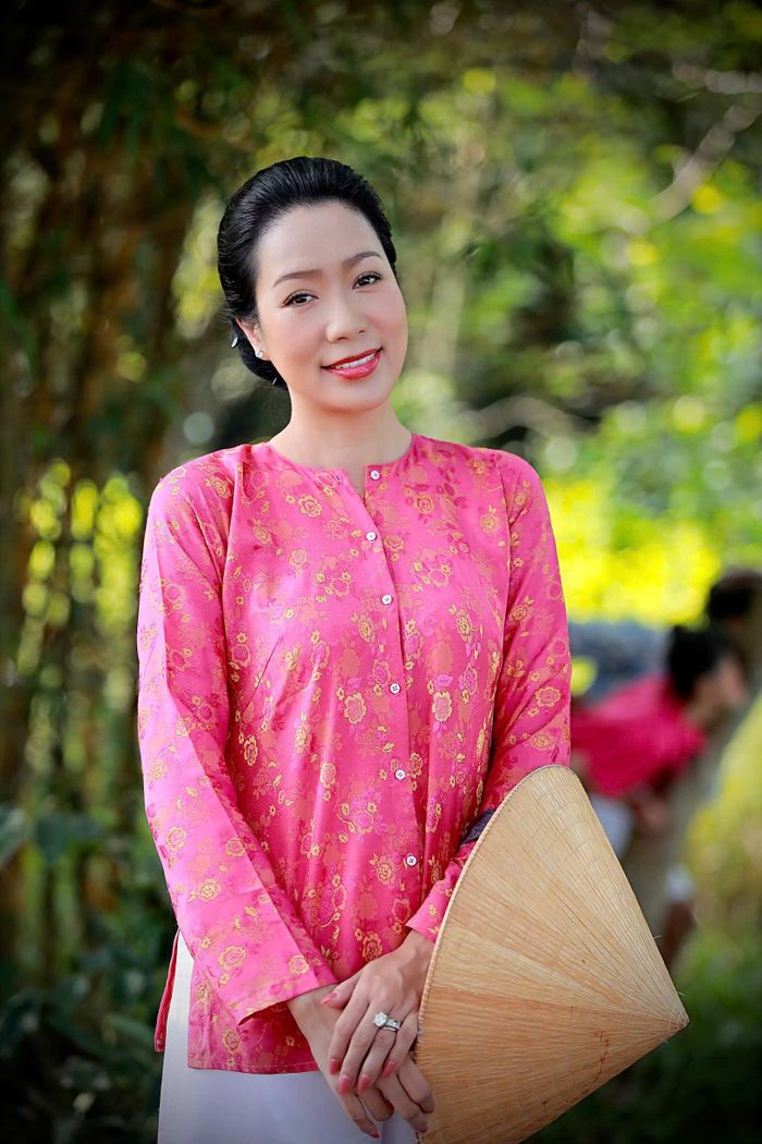NSND Trịnh Kim Chi: Hà Nội cho tôi cội rễ, còn TP.HCM cho tôi đôi cánh.
