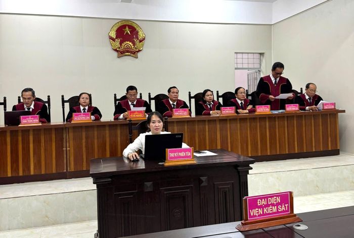 Quang cảnh phiên tòa giám đốc thẩm vụ án kinh doanh thương mại về “Tranh chấp Hợp đồng tín dụng”.