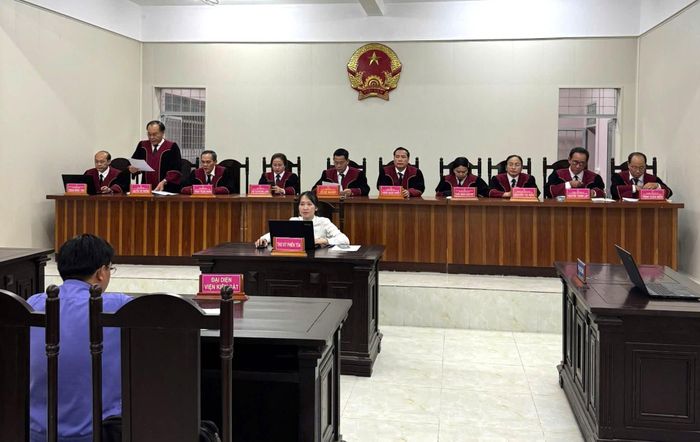 Quang cảnh phiên tòa giám đốc thẩm vụ án dân sự về “Tranh chấp quyền sử dụng đất”.