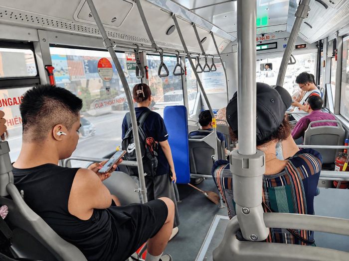 Hà Nội hoàn thiện hệ thống vé điện tử phục vụ chính sách miễn vé xe buýt trong Vành đai 1.