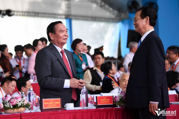 Nguyên Thủ tướng Nguyễn Tấn Dũng và nguyên Thường trực Ban Bí thư Lê Hồng Anh tại lễ kỷ niệm