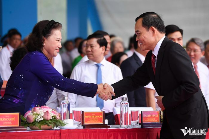 Nguyên Chủ tịch Quốc hội Nguyễn Thị Kim Ngân và ông Trần Lưu Quang, Bí thư Thành ủy TPHCM tại lễ kỷ niệm