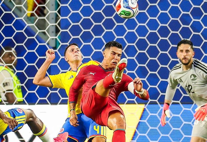 Ronaldo sẽ mang đến niềm vui hay là gánh nặng trên sân cho Bồ Đào Nha? Ảnh: B/R Football