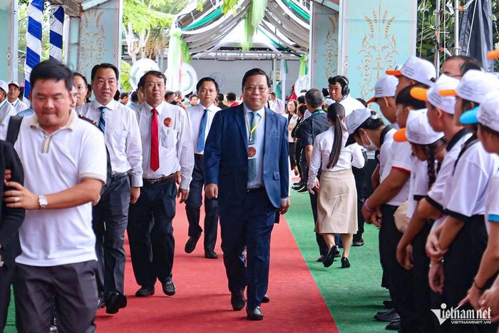 Cùng tham dự lễ có Thứ trưởng Bộ Dân tộc và Tôn giáo Nguyễn Hải Trung; lãnh đạo Ban Tôn giáo Chính phủ (Bộ Dân tộc và Tôn giáo), lãnh đạo một số địa phương; lãnh đạo Tỉnh ủy, UBND tỉnh Cà Mau; đại diện các thành viên Hội đồng Giám mục Việt Nam, đại diện các tôn giáo khác