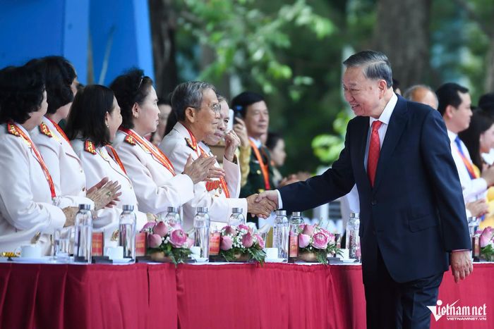 Tổng Bí thư, Chủ tịch nước Tô Lâm thăm hỏi các đại biểu dự lễ kỷ niệm