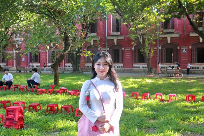 Trần Đặng Trâm Anh đạt 9,75 môn Ngữ văn kỳ tốt nghiệp THPT năm 2026. Ảnh: TA