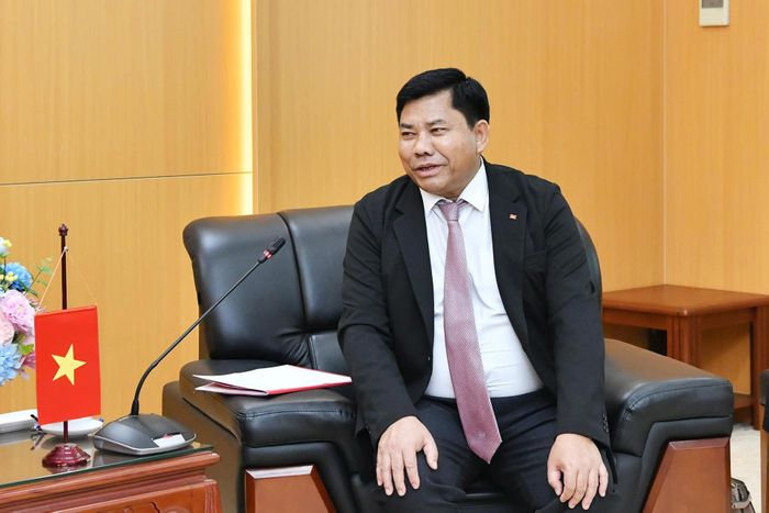 Thứ trưởng Y Thông phát biểu tại buổi làm việc