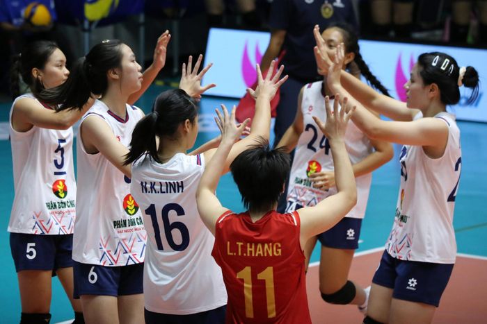 Ở trận đấu cuối vòng bảng, tuyển bóng chuyền U18 nữ Việt Nam gặp Ấn Độ, lúc 13h ngày 3/7.