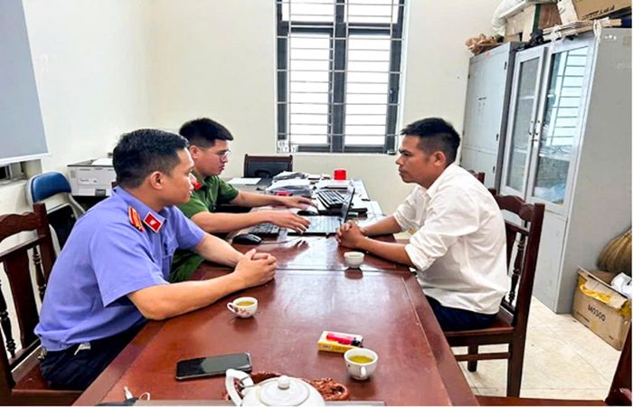 Bị can Trần Văn Tuấn tại cơ quan chức năng. Ảnh: Viện KSND Hưng Yên