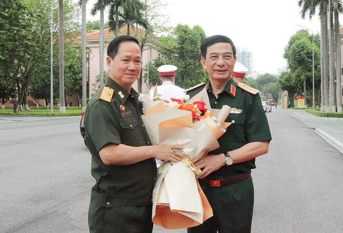 Đại tướng Phan Văn Giang gặp Đại tướng Khamliang Outhakaysone hồi tháng 6. Ảnh: Cổng TTĐT Bộ Quốc phòng