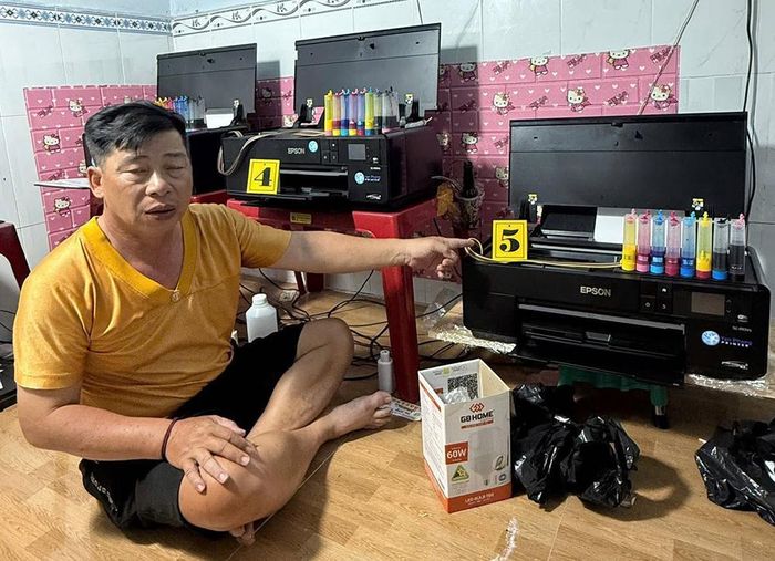 Đối tượng Nguyễn Hoài Nam, người trực tiếp in ấn, làm giả các tờ vé số trúng thưởng. Ảnh: CACC