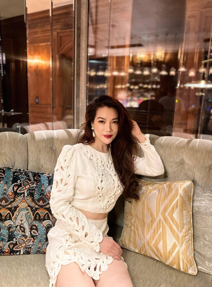 Hình ảnh của cô thay thế hoàn toàn bằng AI.