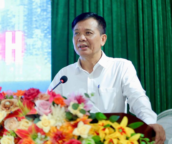 Ông Đỗ Hữu Quyết, Bí thư Đảng ủy, Chủ tịch HĐND xã Đồng Tiến đánh giá, việc ứng dụng AI giúp chuyển từ cách tiếp cận "người dân tự tìm thủ tục" sang mô hình "AI chủ động hỗ trợ người dân hoàn thành thủ tục"