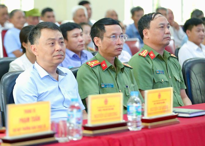 Đại biểu dự lễ ra mắt Kiosk AI toàn trình phục vụ hành chính công đầu tiên tại Thanh Hóa