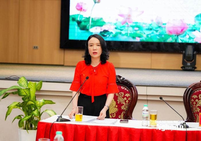 Giám đốc Sở Văn hóa, Thể thao và Du lịch phát biểu tiếp thu ý kiến của các nhà báo tại hội nghị. Ảnh: T.L
