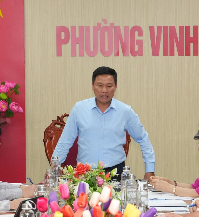 Phó Chủ tịch UBND tỉnh Hoàng Phú Hiền đề nghị các chủ đầu tư dự án tập trung tối đa nguồn lực cho tiến độ dự án. Ảnh: Nguyễn Toàn