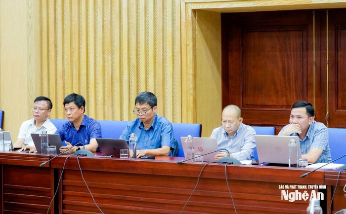 Đại diện các chủ đầu tư dự cuộc làm việc. Ảnh: Phạm Bằng