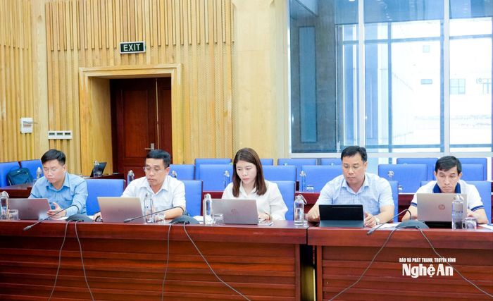 Đại diện các xã dự cuộc làm việc. Ảnh: Phạm Bằng