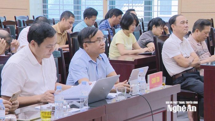 Đồng chí Ngọc Kim Nam - Ủy viên Ban Thường vụ, Trưởng ban Tuyên giáo và Dân vận Tỉnh ủy chủ trì và các đại biểu dự hội nghị tại điểm cầu tỉnh Nghệ An. Ảnh: Xuân Hướng