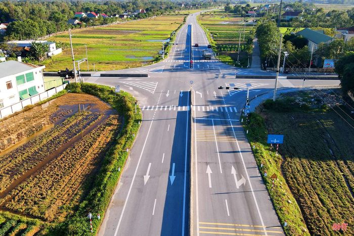Theo Quy hoạch tỉnh Hà Tĩnh thời kỳ 2021-2030, tầm nhìn đến năm 2050 được Thủ tướng Chính phủ phê duyệt tại Quyết định số 1363 ngày 8/11/2022, đường ven biển Hà Tĩnh có quy mô 2-4 làn xe, tiêu chuẩn kỹ thuật đường cấp 3 đồng bằng.