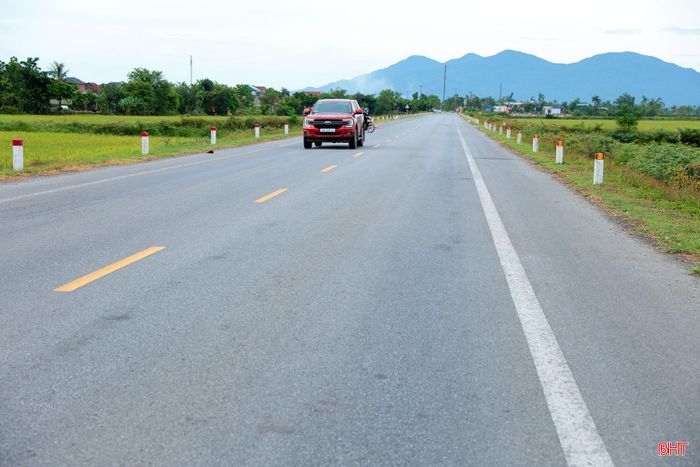 Điểm cuối là tại nút giao với quốc lộ 12C ở phường Hải Ninh.