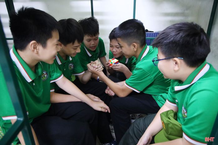 Vất vả, nghiêm túc, nhưng trại hè không thiếu những tiếng cười, những trải nghiệm và cả những tình bạn chớm nở...