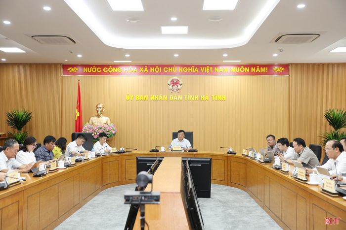 Đại biểu tham dự cuộc họp tại điểm cầu Hà Tĩnh.