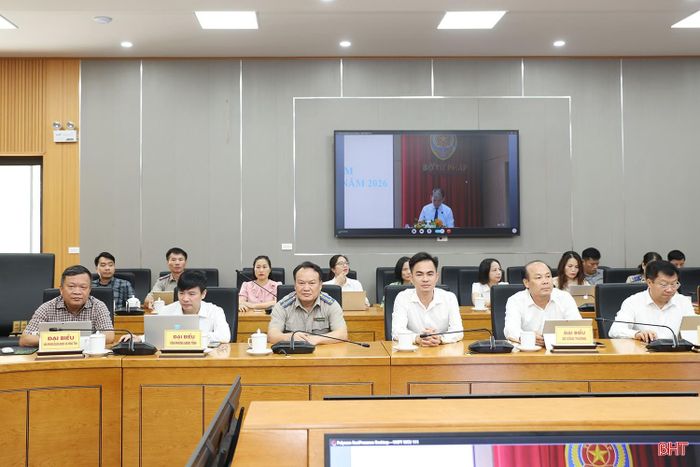 Lãnh đạo các sở, ngành cấp tỉnh tham dự hội nghị tại điểm cầu Hà Tĩnh.
