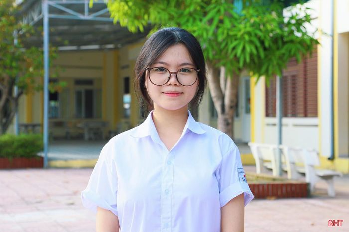 Lê Thị Hiền - Thủ khoa khối C00 Hà Tĩnh, đồng thời là á khoa khối C00 toàn quốc.