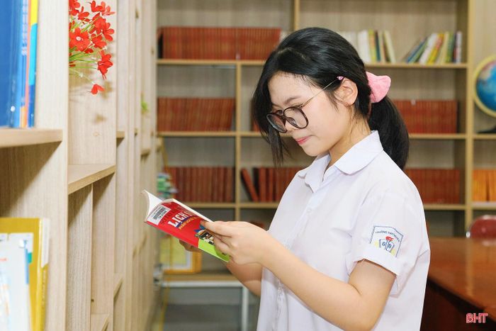 Ý thức tự học, kiên trì theo đuổi mục tiêu đã giúp Lê Thị Hiền đạt kết quả xuất sắc trong kỳ thi tốt nghiệp THPT.