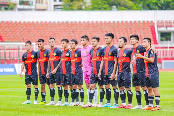  Phan Văn Hiếu từng thi đấu ở một số CLB như: Phù Đổng FC, Công an Hà Nội, CLB Nam Định. Ảnh: Internet. 