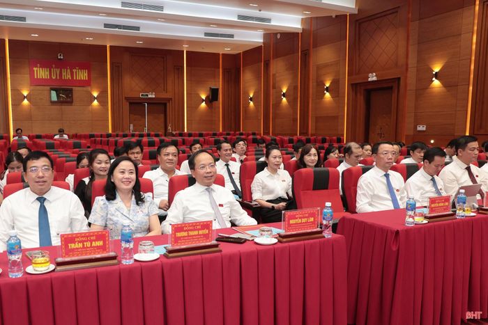 Các đại biểu dự Kỳ họp thứ 6 (Kỳ họp chuyên đề) của HĐND tỉnh khóa XIX.