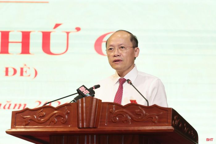 Đồng chí Nguyễn Hồng Lĩnh – Phó Bí thư Thường trực Tỉnh ủy, Chủ tịch HĐND tỉnh phát biểu bế mạc kỳ họp.